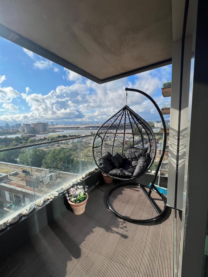 Cityscape Serenity: 10Th Floor Oasis Near City Airport, Excel & 02 Apartment London Luaran gambar