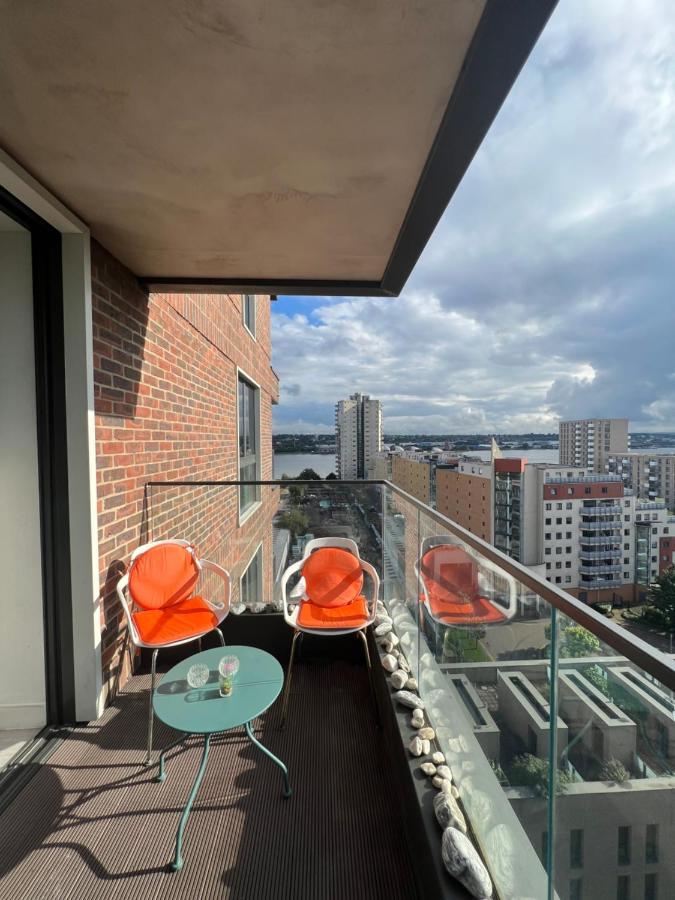 Cityscape Serenity: 10Th Floor Oasis Near City Airport, Excel & 02 Apartment London Luaran gambar